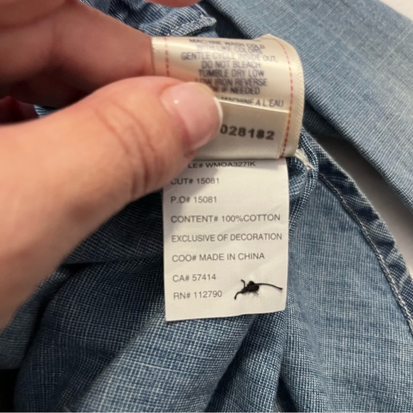 TRUE RELIGION UTILITY WOVEN SHIRT IN CHAMBRAY - Picture 15 of 15